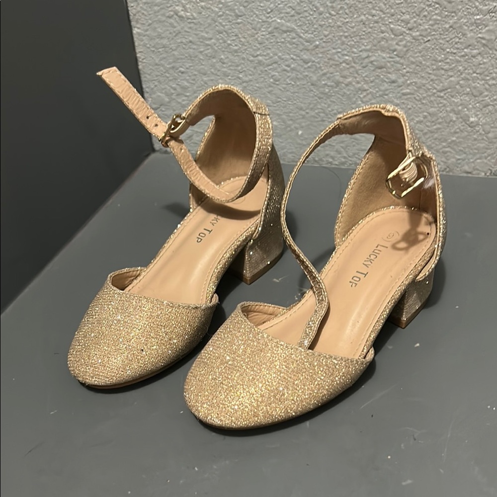 Luxe Gold Heels Elegant Design